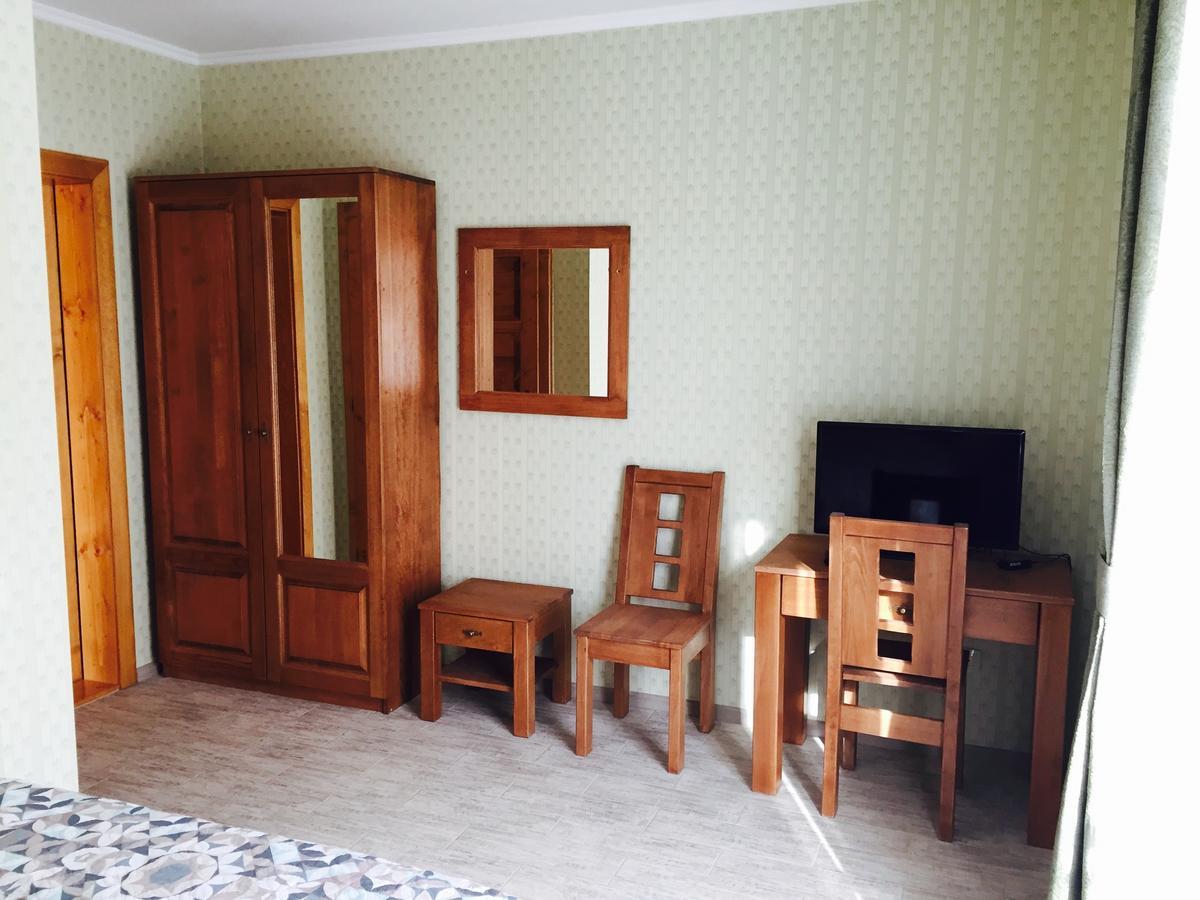 Mini Hotel Solnce Karpat 波利亚纳 外观 照片