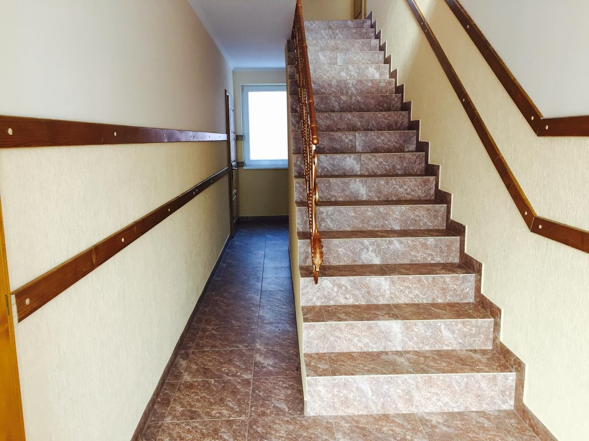 Mini Hotel Solnce Karpat 波利亚纳 外观 照片