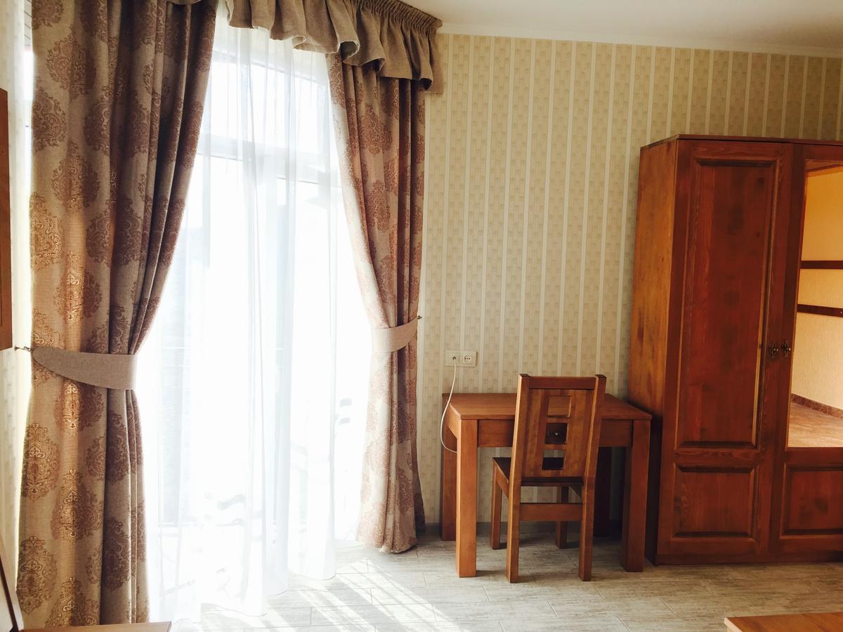 Mini Hotel Solnce Karpat 波利亚纳 外观 照片