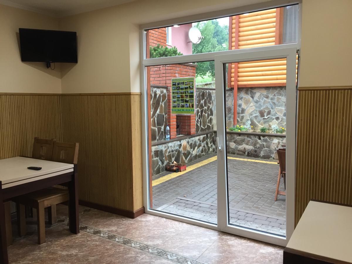Mini Hotel Solnce Karpat 波利亚纳 外观 照片