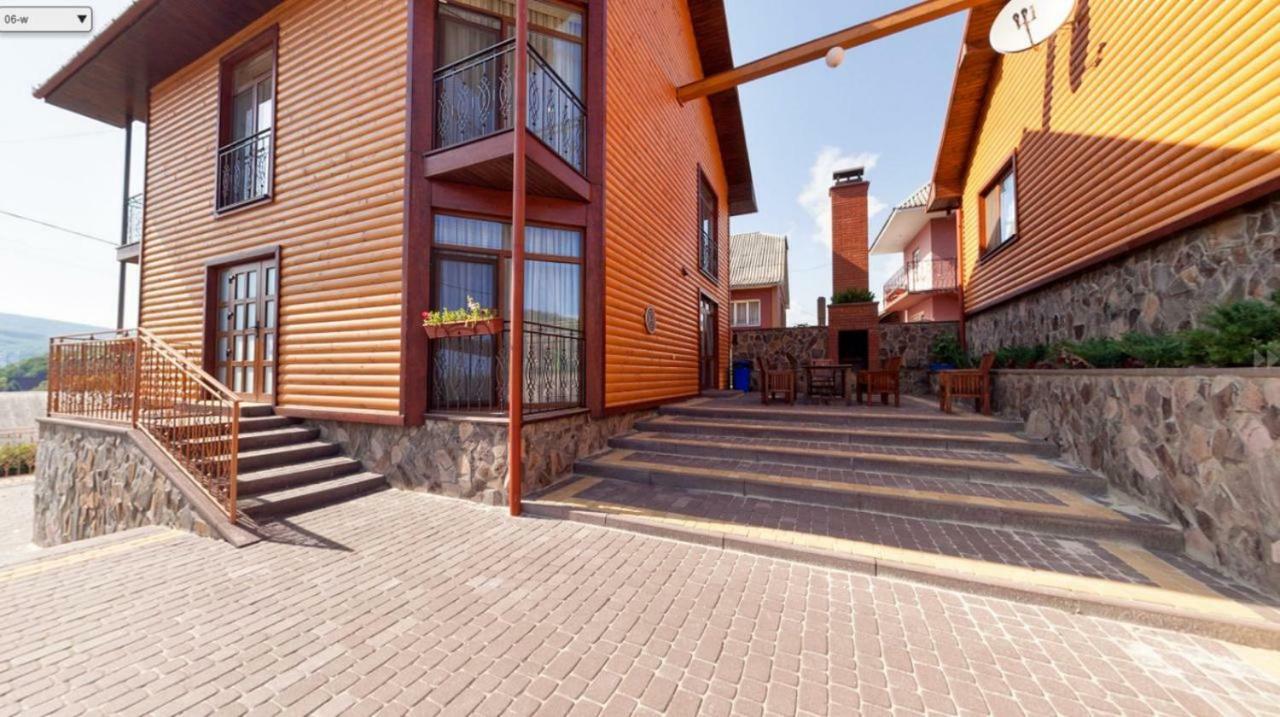 Mini Hotel Solnce Karpat 波利亚纳 外观 照片